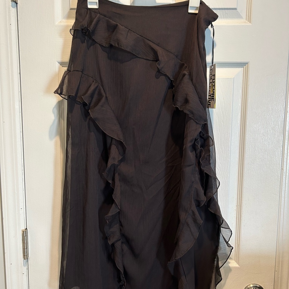 Chic Charcoal Ruffle Midi Skirt